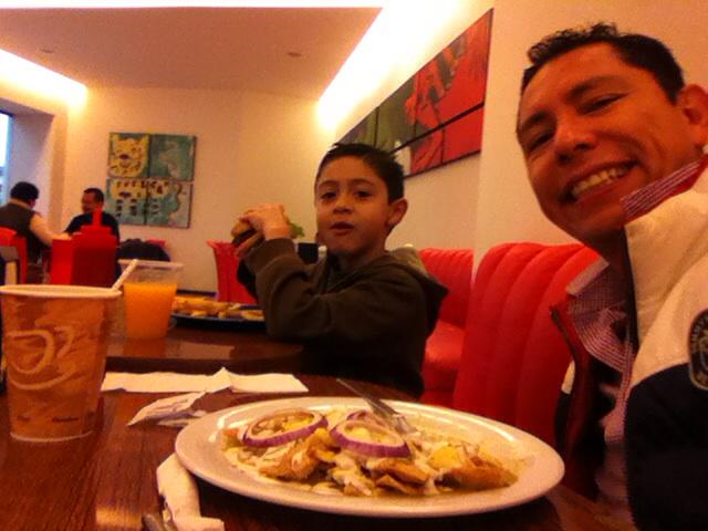 goerick's tweet image. Desayunando con la mejor compañía y rodeado de todo el Universum ....