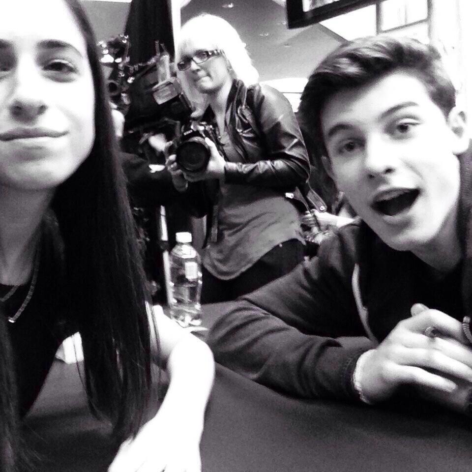 shawntbks's tweet photo. March 14th, 2015 - Shawn Mendes with fans in Canada. #JUNOFanFare  https://t.co/S464E2dbvW