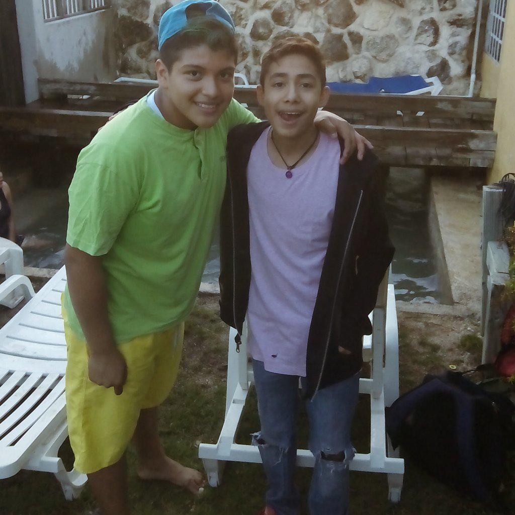 v21073554's tweet photo. Hace 14 años nació una persona especial...
Primos1% Amigos5% Hermanos100%
#HappyBirthday @JulianC657 
TKM brow. ∞★ http://t.co/a3JPCGsQZ8