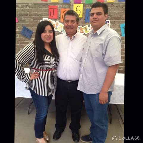 pimienta9043's tweet photo. Hoy m siento tan grande por tenerlos a mi lado los amo @any_pime #elmejorpapa #hermanamayor http://t.co/H0wdN9BPes
