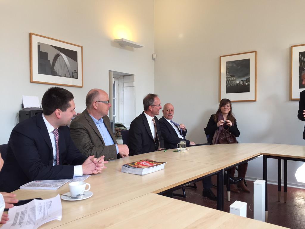 MauriceMoers's tweet photo. Bezoek minister Kamp aan Maastricht, PS campagne. Ontvangst bij Centrum Management Maastricht. http://t.co/fsKXPcJHwb
