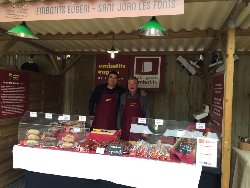 botigaembotits's tweet photo. Un any més els embotits de @santjoanlesfont fidels a la cita de la #FiraEmbotit15 @turismeolot Irresistibles! http://t.co/sBMXEh9S0O