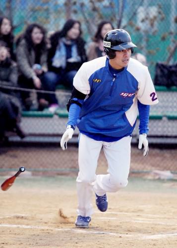 bangnoona's tweet image. #Leesangyun #IGIS #CelebrityBaseball 
야구장에서도 펄펄~
cr:hanstar