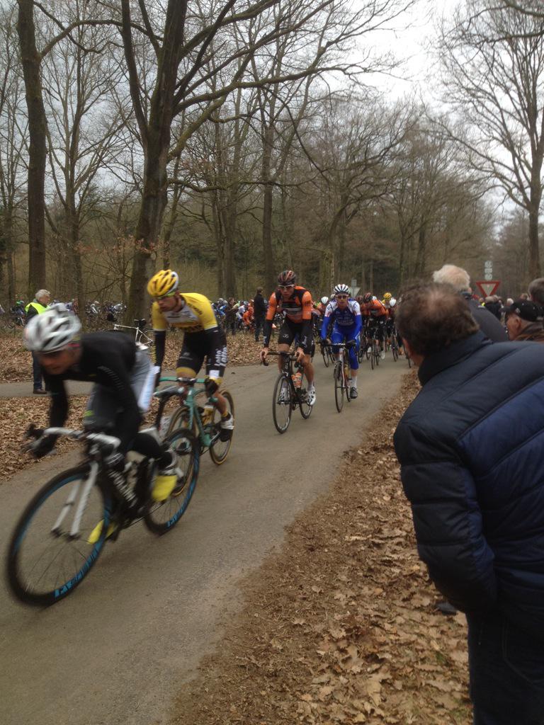 BertOtten's tweet photo. Spektakel @RondevDrenthe  mooi uitje gelukkig ben ik met de bus van @miekelanting @LantingReizen #HartvoorDrenthe http://t.co/B7F8LPnLJ7