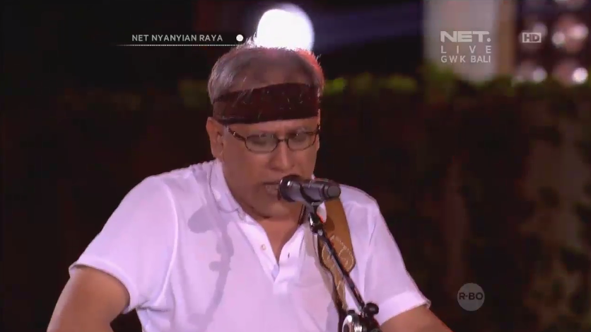 mdtvindonesia's tweet photo. Now @SID_Official @iwanfals  membawakan lagu "Kuat Kita Bersinar" #NET_NyanyianRaya http://t.co/5affJDXwfz