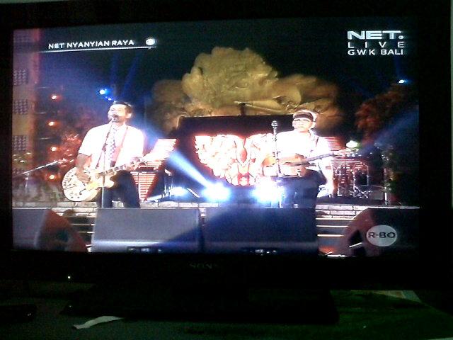 chicyMoD's tweet photo. Keren bingits kolaborasi yang satu ini #iwanfals #SIDband http://t.co/GNWKtZKHMv