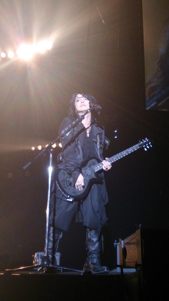 仙台行ってないけど…HYDEのZODIACギター この前までピックガード無かっ