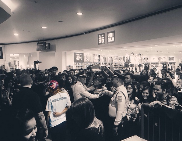 LindseyStirling's tweet photo. Thank you to all my peeps in the #Philippines. You guys are amazing and we'll be back. #securityescort 📷@imgavi http://t.co/V1Swk5B3NG