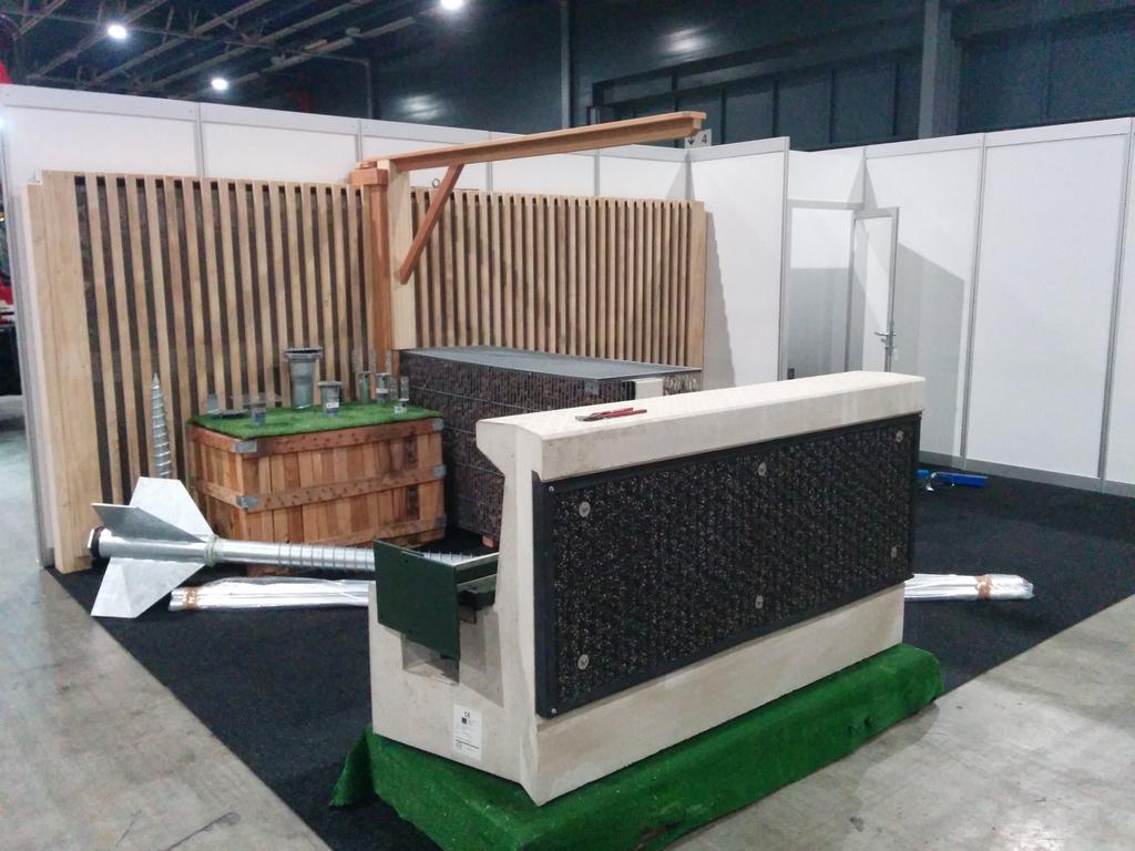 SoundSafe_VR's tweet photo. De grote materialen zijn weer gelost en het geluidsscherm staat @railtecheurope  bezoek ons op stand D015 #railtech http://t.co/NumpTOXQ7c