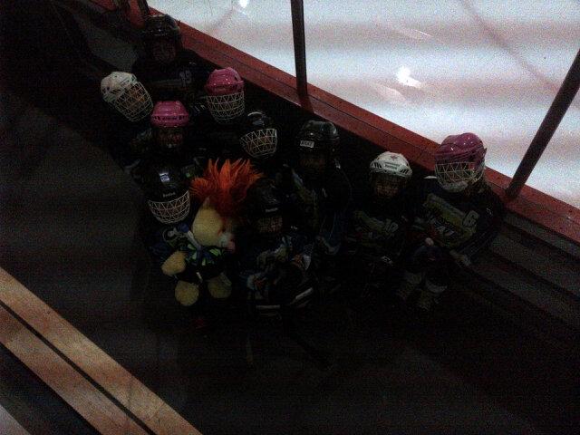 HanoverRingette's tweet photo. Road trip! U8's are in Mississauga this morning! #RingetteRocks http://t.co/jUqr5ia5bt