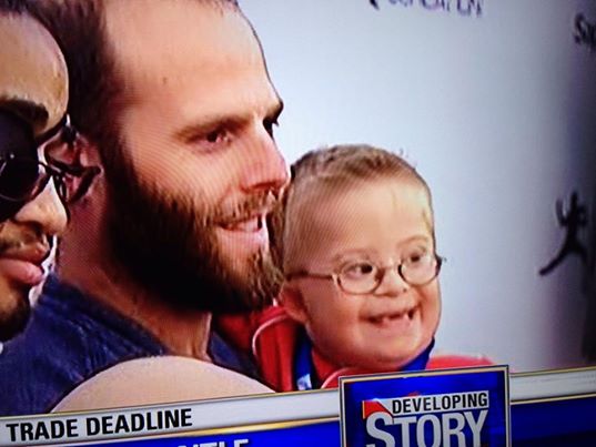 fistbumpkid's tweet photo. @15dustinpedroia Help me #BumpOutCancer and win "The Man" of the Year for LLS! Take the #FistBumpChallenge &amp; DONATE! http://t.co/yghLUuPedI