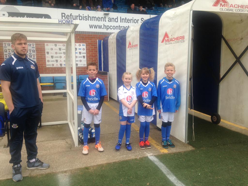 Johnnylager1975's tweet photo. Mascot day!! @eastleighfc @Eastleigh_TSSC @Sezzanewts @gazza2217 http://t.co/BMGSq76M03