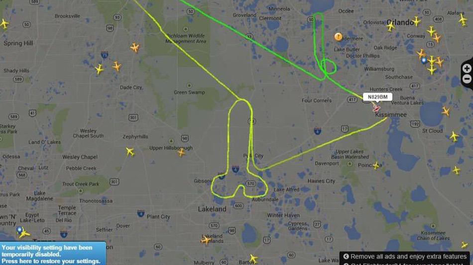 realjknoxville's tweet image. Pilot of the Year- some genius purposely flew a flight plan that would show up on radar as a dick. 😍😍