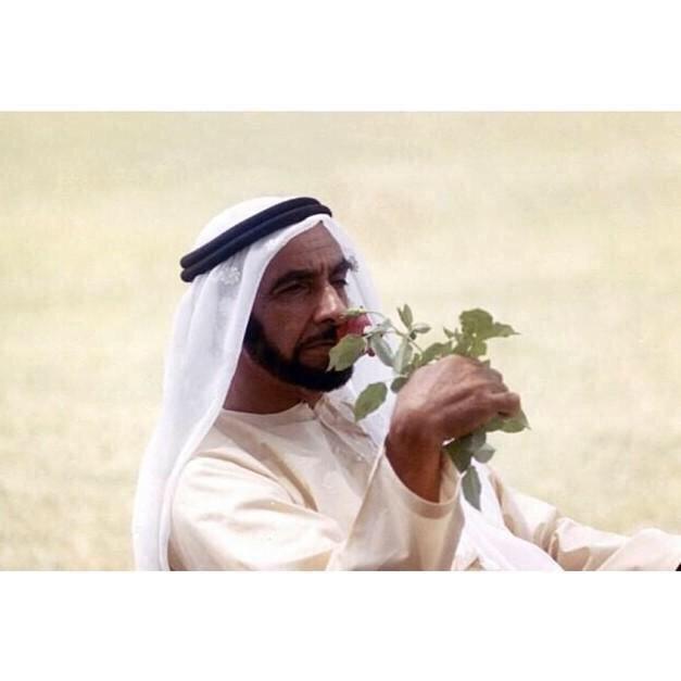 Saeed309309's tweet photo. من أجمل صور الشيخ زايد.. أسكنك الله الفردوس❤️ http://t.co/RJNkdKDkZq