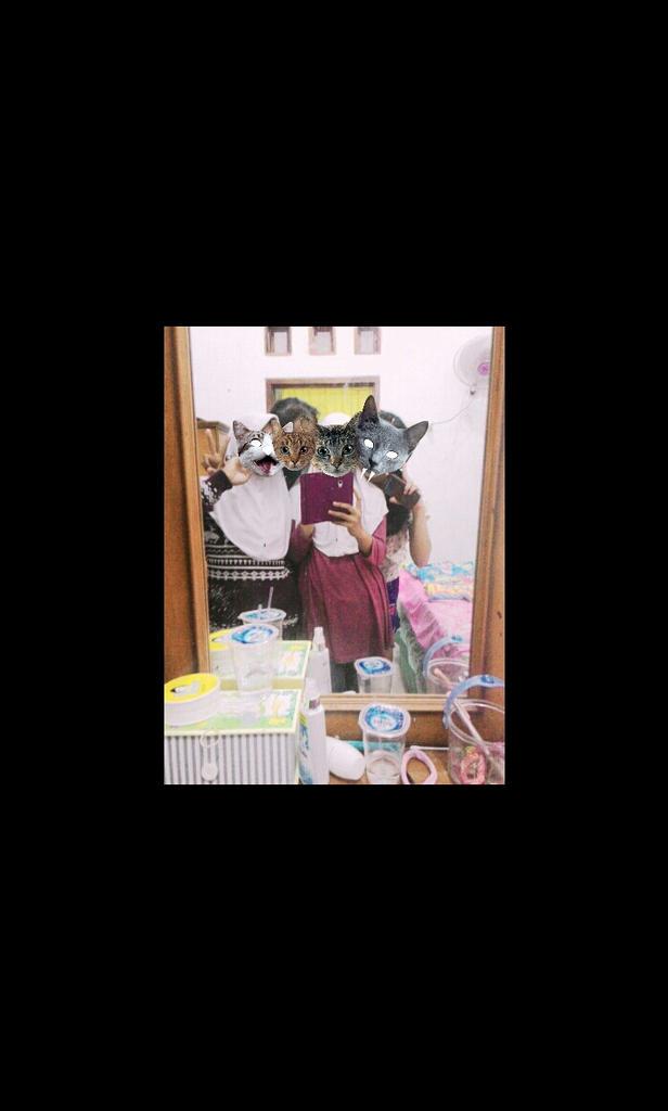 Kharismasilviaa's tweet photo. Ini kita kita chubieez qaqaaa @zakiiiyah @Yayang_SI @Luluusalsa http://t.co/0DBMU11goJ
