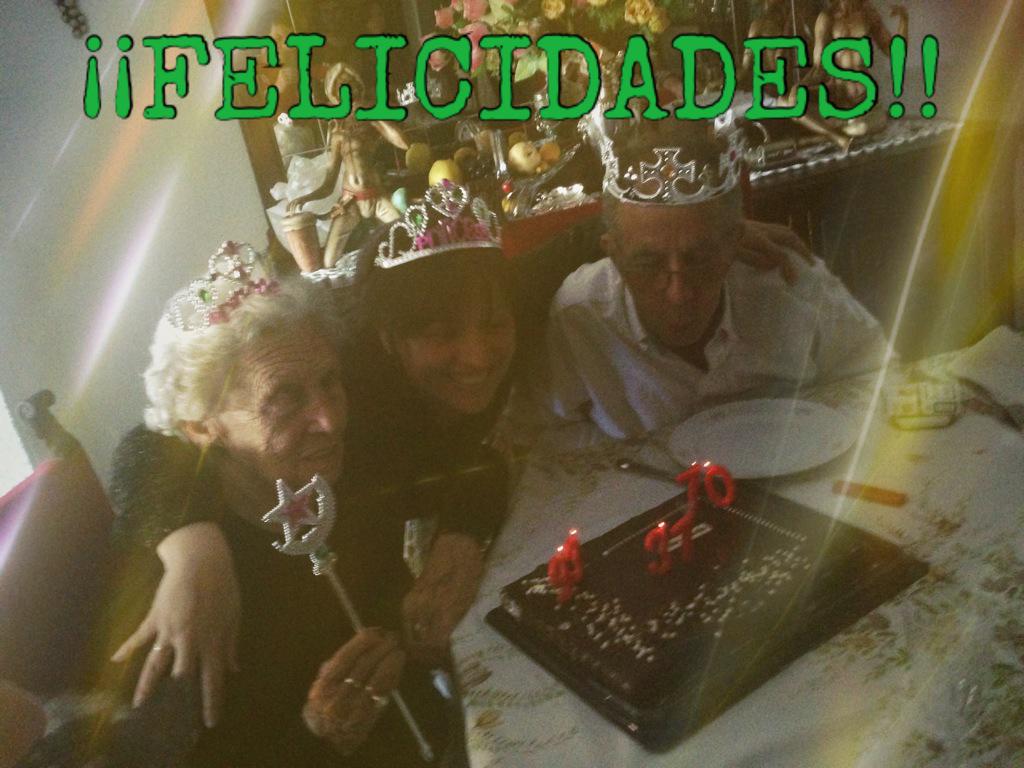 VegaEstella's tweet photo. Celebrando los cumpleaños de tres generaciones. #Felicidades @MiguelCarreras @NataliaEs y #Mamá. http://t.co/ZG5RYZQgU1