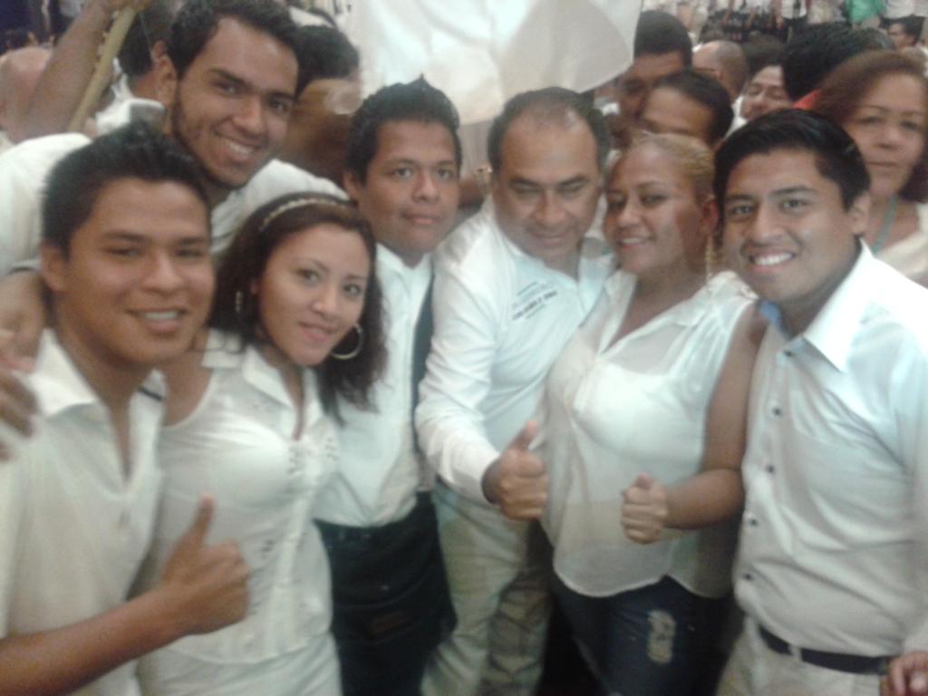Vorografia's tweet photo. @MJMGuerrero presentes 
#MJMConHAF
#CSRConHAF
#TrabajandoPorunGuerreroenOrdenyPaz 
@HectorAstudillo 
@CuauhtemocSR http://t.co/vPAkf2onZi