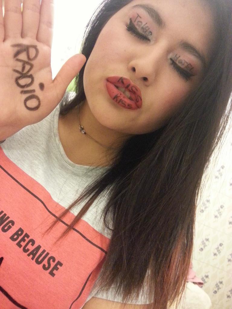 Lolle48's tweet photo. L'emozione più grande ? Un meet&amp;greet con @tokiohotel . Grande concorso @radiokisskiss #KissKissTokioHotel http://t.co/ry6GYXAKGi