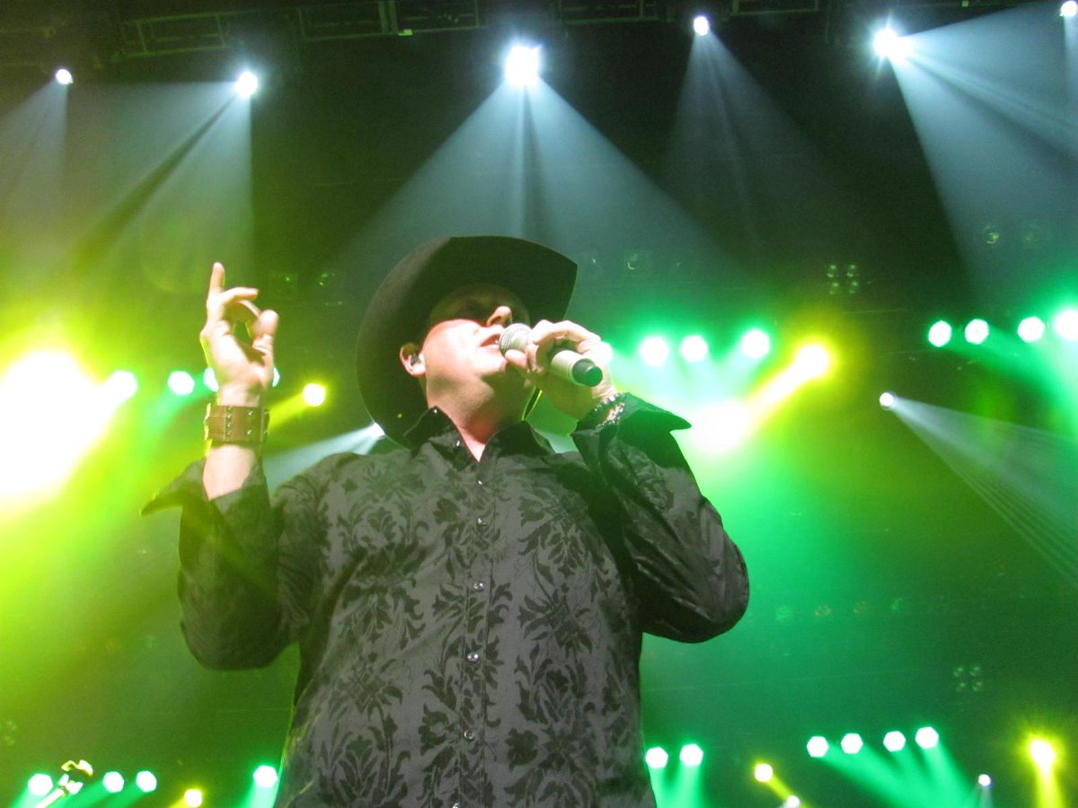 MsOdin2's tweet photo. More great pics of @gordbamford @Ryan__Davidson @drummer1919 :) #GroovinWithYou #Firebird http://t.co/23veRjiSXQ