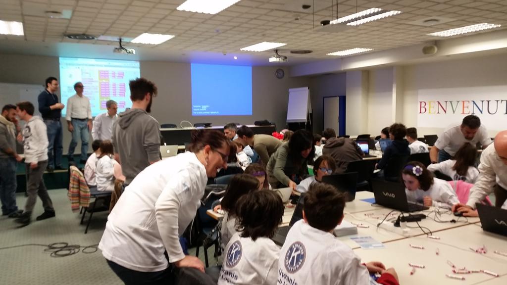 atedIctTicino's tweet image. #ated4kids alla terza edizione di #coderdojoTicino sono numerose le ragazze  #scratch #passione #divertimento