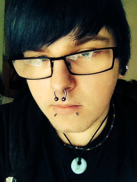UndeadBodMod's tweet image. stretched my septum again the other day. its at 2mm now :) #PIERCED #Feelinggood