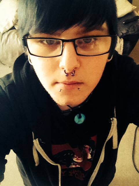 UndeadBodMod's tweet image. stretched my septum again the other day. its at 2mm now :) #PIERCED #Feelinggood