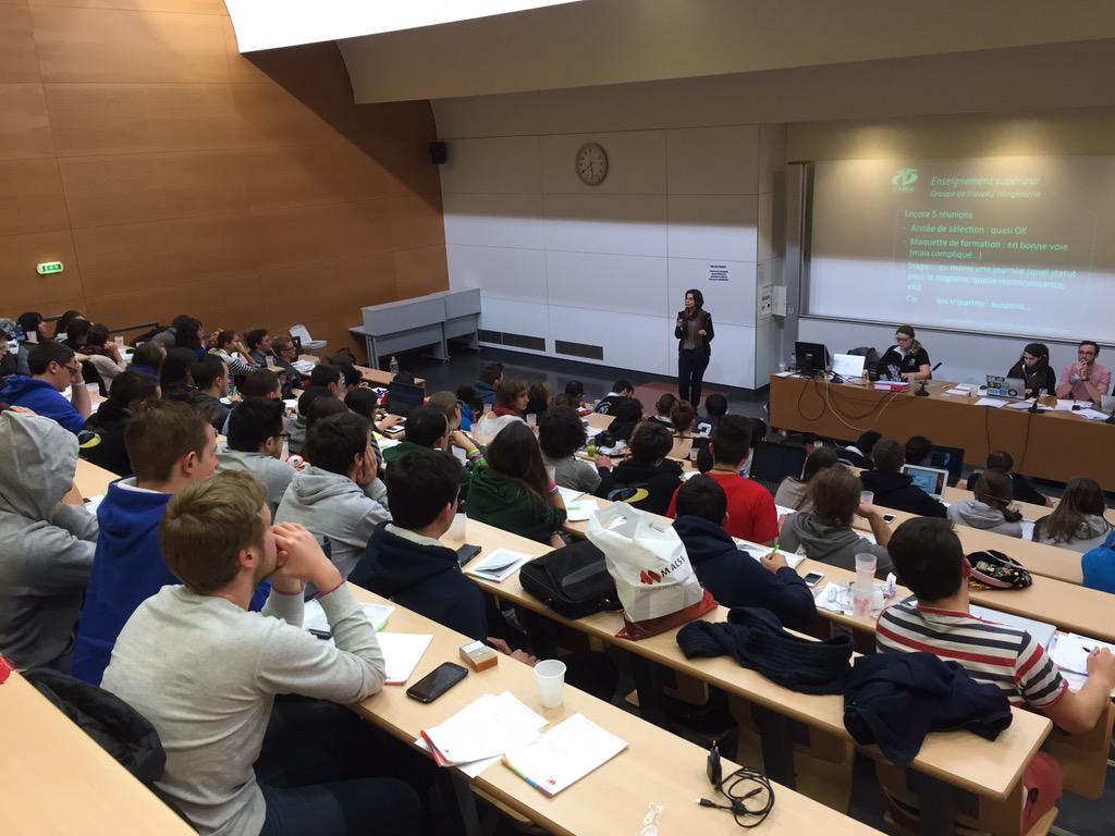 Mickael_Kine's tweet photo. Actuellement en point réforme des études en kiné ! @La_FNEK #StopPCB #MaquetteDeFormation #Stages #Convention http://t.co/NcFHAWATI4