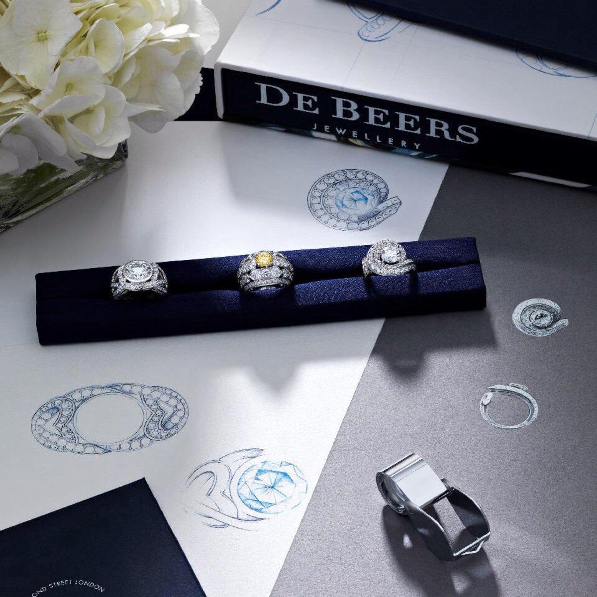 ceobillionaire's tweet photo. I'm at @DeBeers Diamond Jewelers in New York, NY https://t.co/OgcvepsFVw http://t.co/7xO8f3r3ec