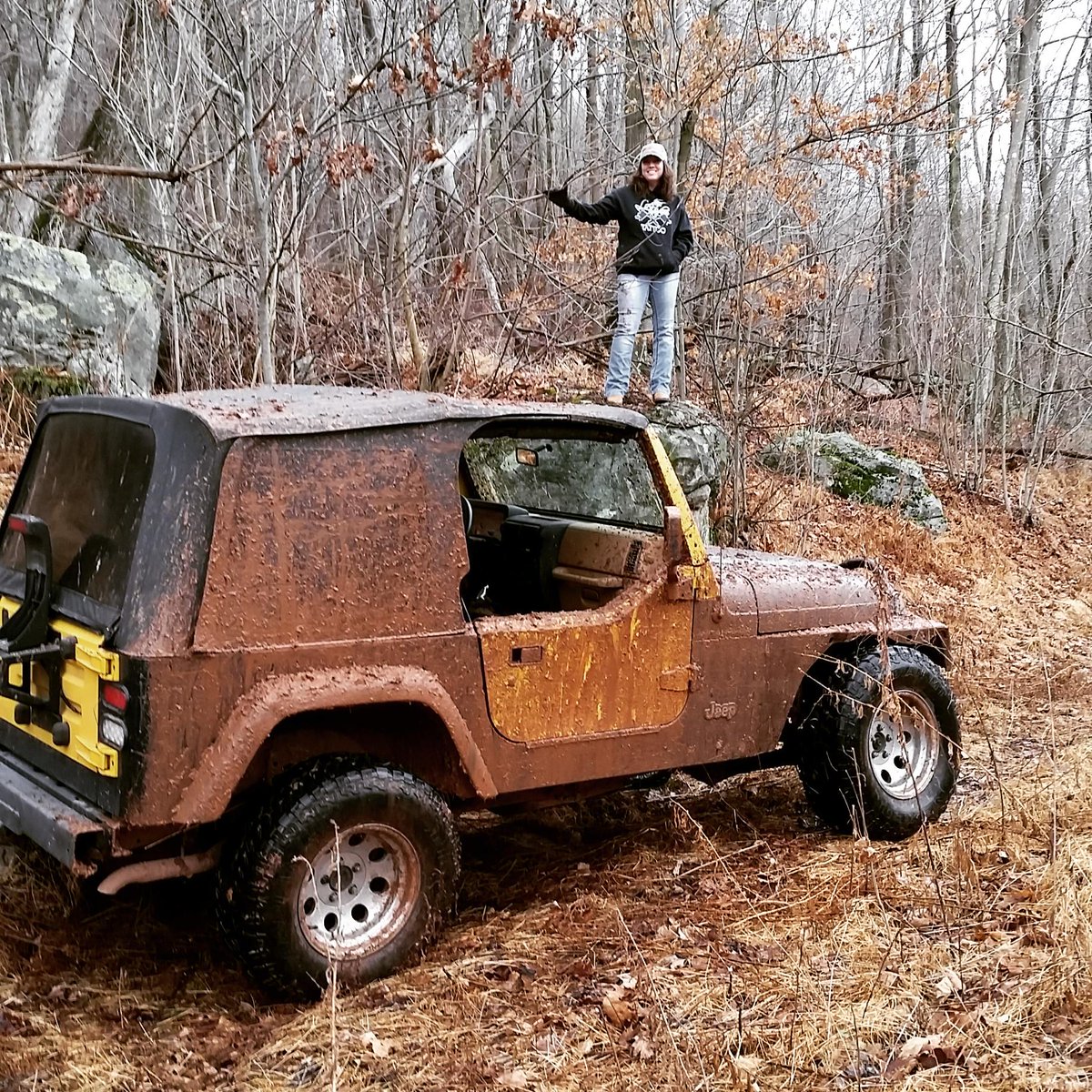 GetItDirty's tweet photo. @Jeep_Family @ThoseJeepGirls @TheOffroadNews #jeepwave #getitdirty #jeeplife http://t.co/uneX0479UU