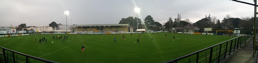 PauFootballClub's tweet photo. Bienvenue au stade de l'Argenté, pour le derby entre le @StadeMontoisF et le Pau FC. #CFA #PauFC #Derby http://t.co/4QOnx06w87