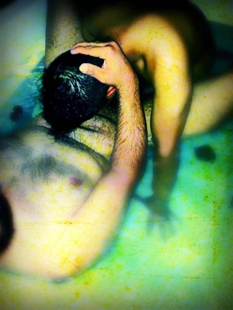 Sinaligra's tweet photo. @mons_ro haciendo #busitos en el jacuzzi http://t.co/goUrp55qIh