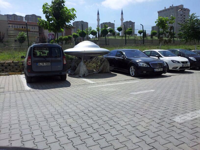 troysureyya's tweet photo. İşte o şok görüntüler! Konu komşu kimse ne olduğunu kime ait olduğunu bilmiyor.Güvenlik de tekne herhalde diyor sjskd http://t.co/XZcC0SXGeW