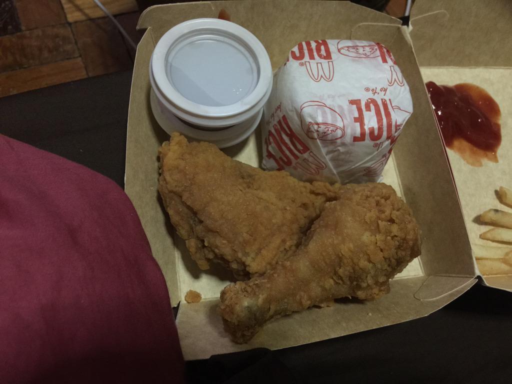 xelaannmarie's tweet image. @MinistopPH just looked at #mcdoph chicken and said, 'Ang cute naman niyan. Frog legs? ' #tinychicken
