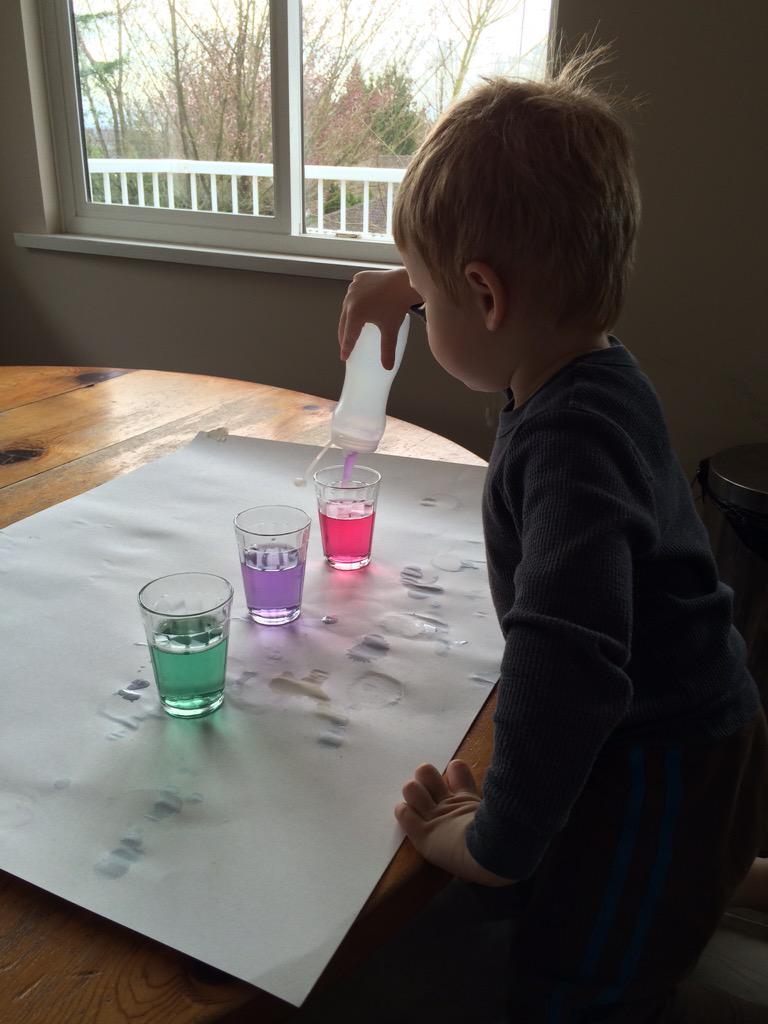 geordiemuppet's tweet photo. We rocked the @Ri_Science #ExpeRimental red cabbage universal indicator experiment! #EveryoneCanScience http://t.co/hchQUN6e8D