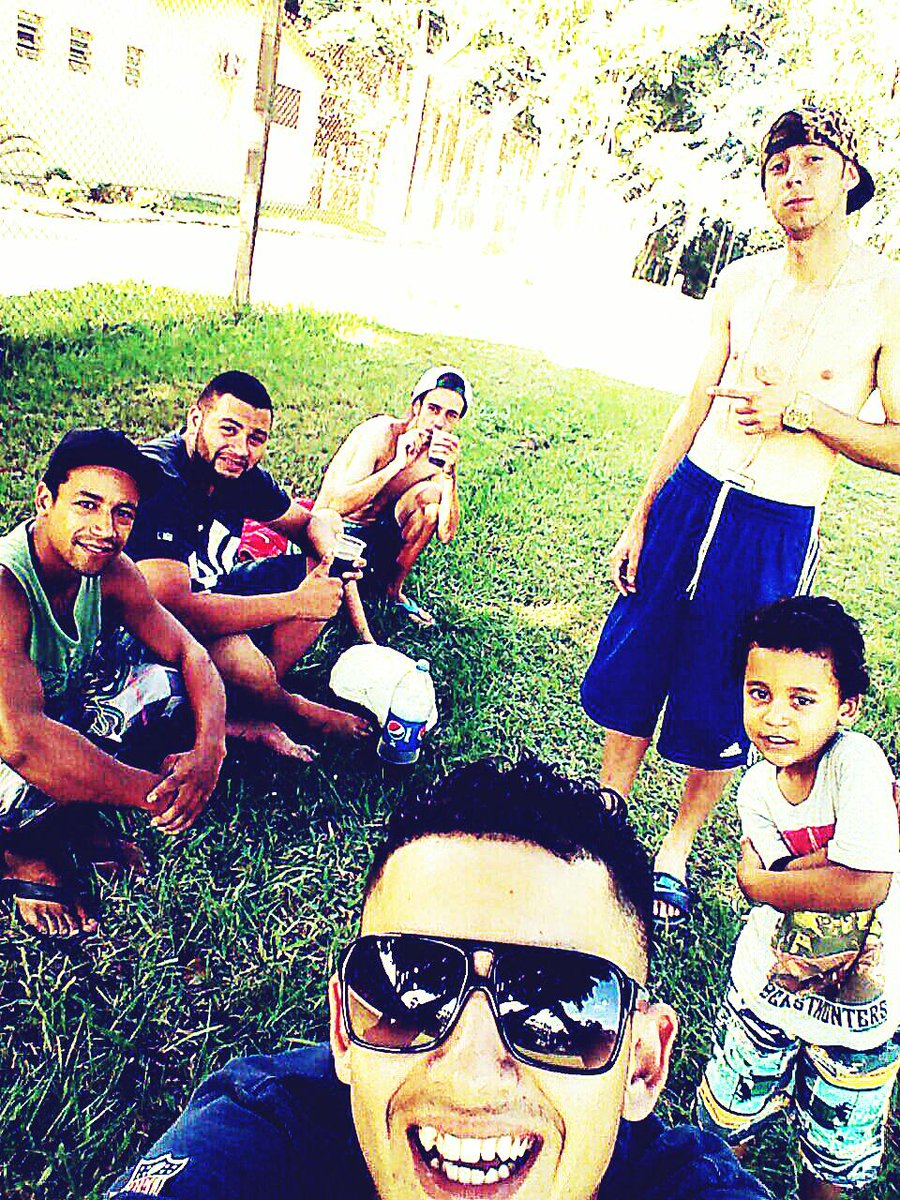 _Alecmartins's tweet photo. #Seleãotaconvocada #cpxs #sabadão #futbol #lazer #tudonodireito @diguinhoLK_40 #cri #olho #rafa #kauanzinhodelas http://t.co/7yH9RZ22r5