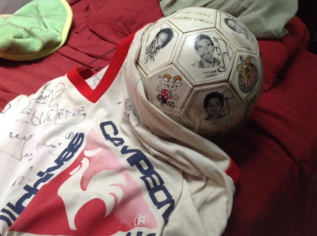 LGV_24's tweet photo. Campeones 86-87 @F_Quirarte #CorazonChiva saludos amigo! http://t.co/hLFftnlZCr