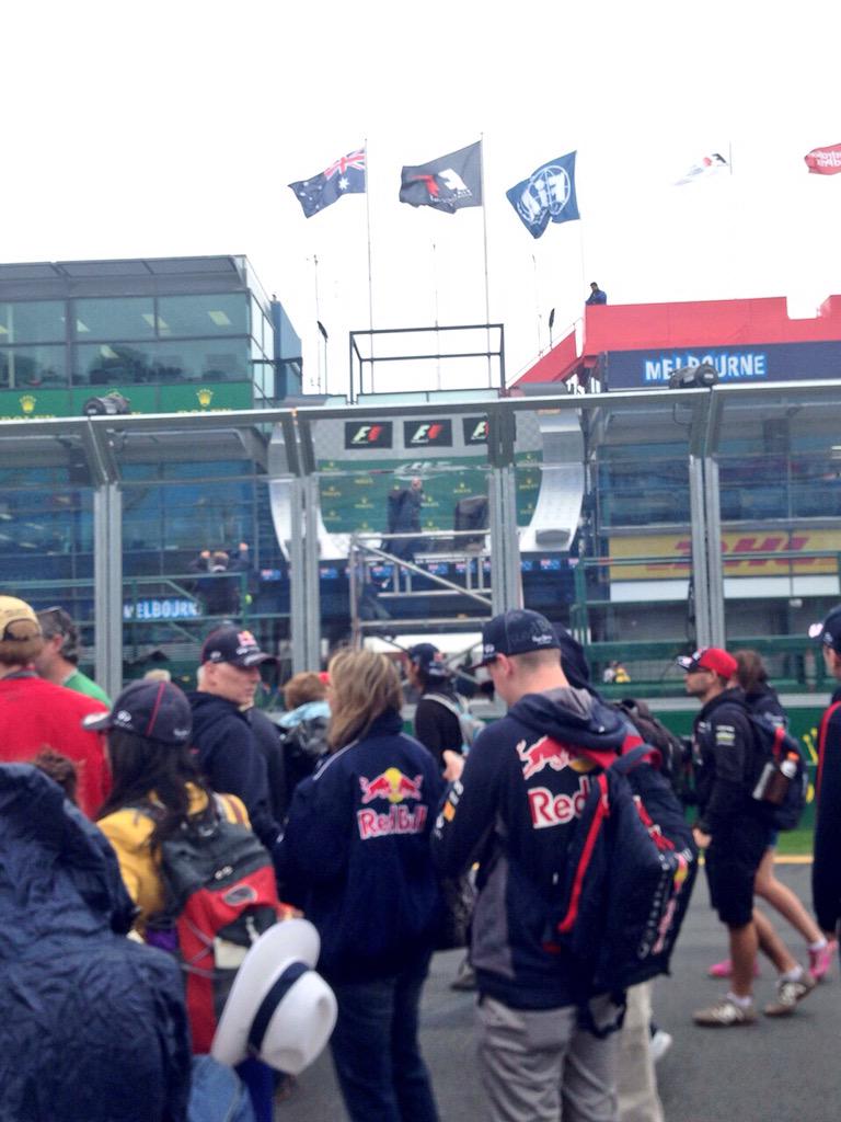 ausgrandprix's tweet photo. Enjoy this morning's main straight walk GP Advantage-rs ๐ #auspg #F1DownUnder http://t.co/Bdvu3JNkEN
