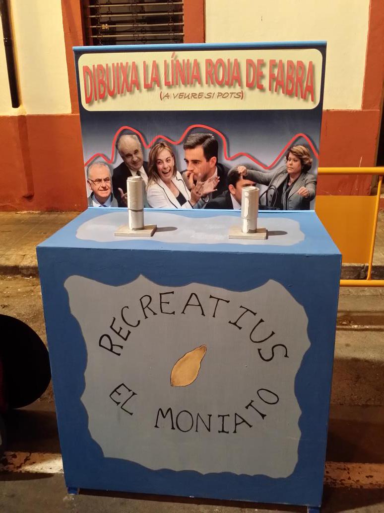 melderomerAV's tweet photo. [Fotos]falla @arrancapinsfest donant els últims tocs de la plantà. #FallesCombatives. http://t.co/gUn8qRGOHP