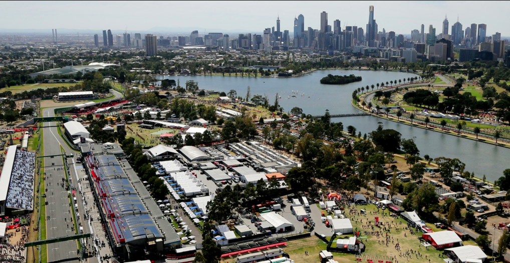 F1's tweet photo. FIRST FOUR ROWS OF THE GRID:
1 Hamilton 2 Rosberg
3 Massa 4 Vettel
5 Raikkonen 6 Bottas
7 Ricciardo 8 Sainz 
#AusGP http://t.co/nxq0jA0ObQ