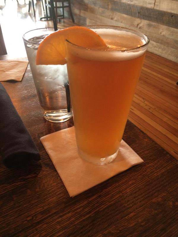 BlueMoonBrewCo's tweet photo. Our #FaveTweetOfTheWeek: RT @Houtsma13 Perfection in a glass 🍺🍊👌 http://t.co/hysQUN0s9z