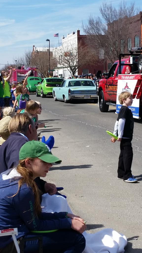 AngieKansas's tweet photo. St Patrick's Day parade! #WichitaEvent #StPatricksDayParade #KAKEnews http://t.co/OZ4uPqI04d
