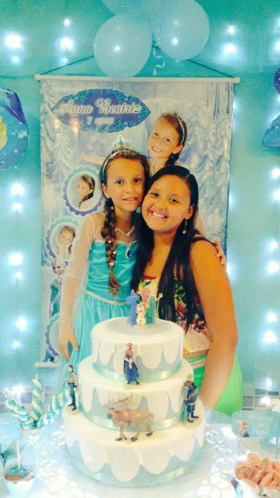 Mimim158's tweet photo. Minha Elsa #Muitoamorenvolvido❤💘 http://t.co/i0samWYdp6