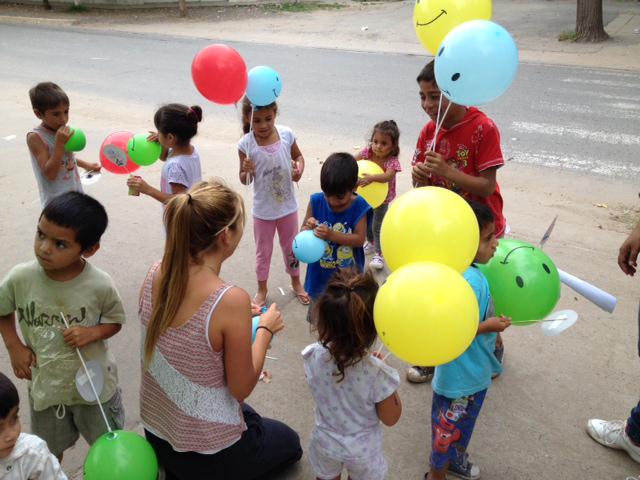 NicoDucote's tweet photo. Hoy estuvimos en las esquinas más transitadas de Pilar, con la propuesta de @mauriciomacri un país diferente #MM2015 http://t.co/f5Vxki5wRH