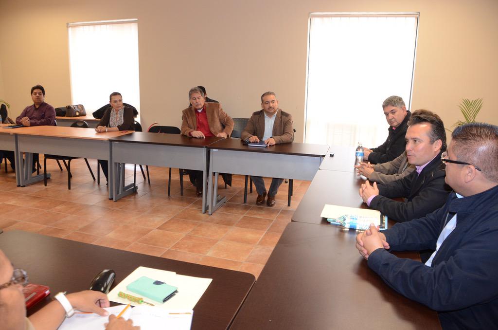 SEyD_Chih's tweet photo. Se Reúne Titular de la #SECYD con Rectora y Directivos de la @UPNECHOFICIAL http://t.co/7qwwKYCKaX @MarceloGlezTach http://t.co/2Vo2rrfTvV