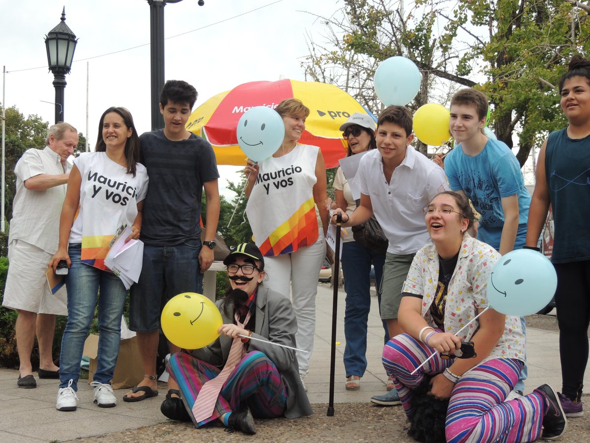 NicoDucote's tweet photo. Grandes y chicos estuvimos en la entrada y el centro de Alberti, la plaza de Pilar y el km 50...[SIGUE] http://t.co/VmGDzOOYuV