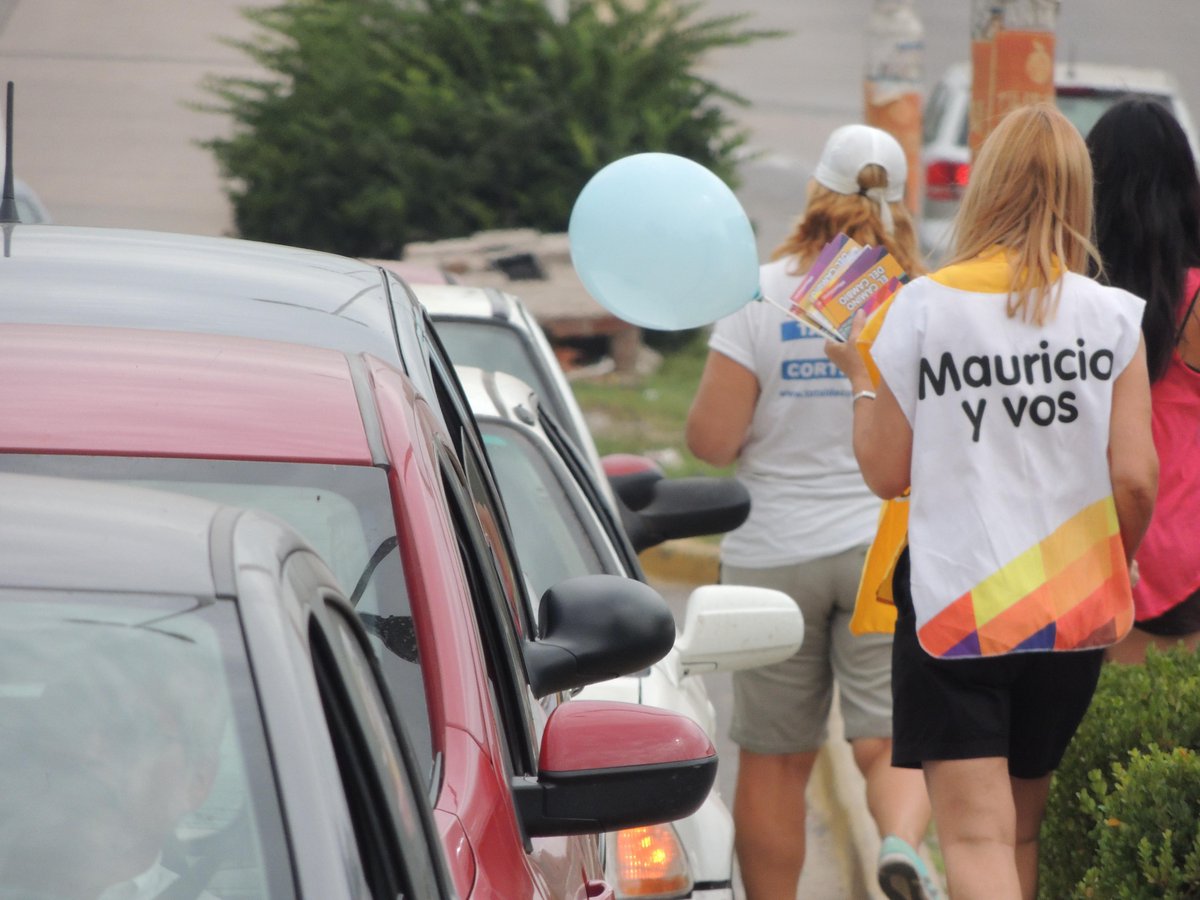 NicoDucote's tweet photo. Más de 100 voluntarios nos acompañaron en distintos barrios de Pilar para acercar el mensaje de @mauriciomacri! http://t.co/b7861lx4Lw