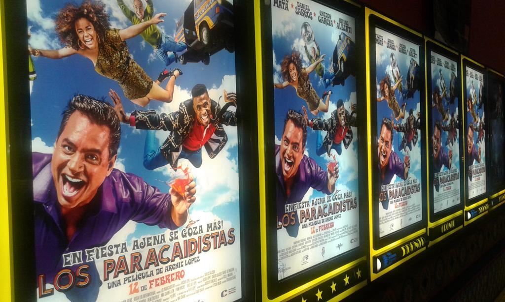 DANIELSARCOSC's tweet photo. Sábado de cine, todos a ver #LosParacaidistas @faustomata5 @cheddyg @irvinalberti @magnoliakasse @cuquinvictoria http://t.co/lQQhoQJ7ku