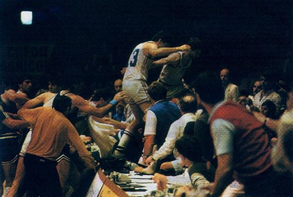 Ex Yu Basketball on X: "Peter Vilfan i Moka Slavnić na zapisničkom stolu  tokom opšte tuče na meču Jugoslavija - Italija, Eurobasket 1983.  http://t.co/WlYdoQ3TSu" / X