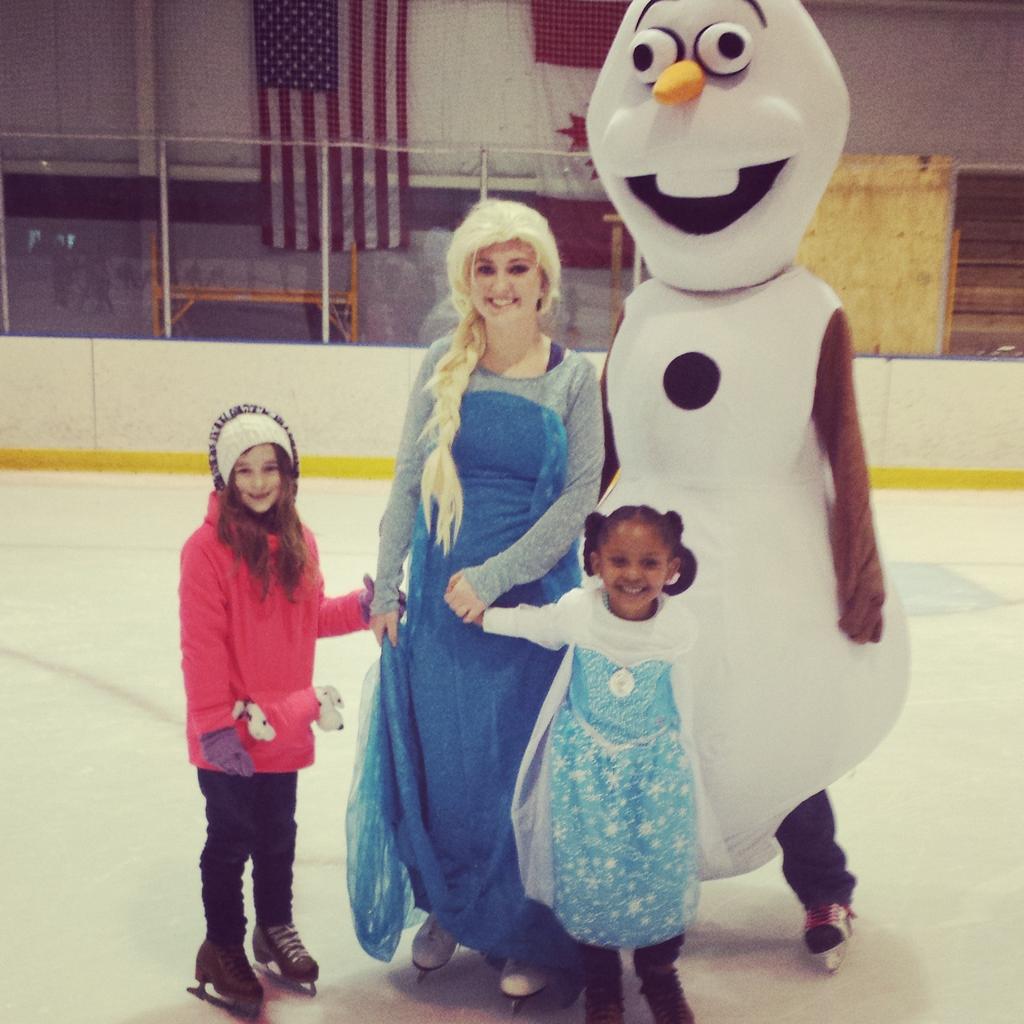 cleaningmiracle's tweet photo. Look who showed up! Elsa!! Sage is a happy little girl http://t.co/8QDFKI8azF