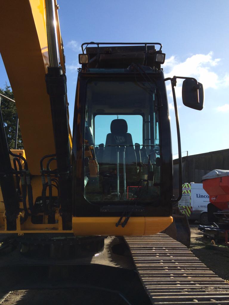 A1Infrastructur's tweet photo. Spray job on the js220 looking like a brand new machine #jcb #js220 http://t.co/9r4vvRhSnV